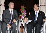 Gary Locke in Hangzhou