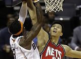 Yi Jianlian Injured