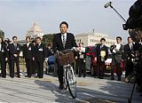 Hatoyama Tests Electric-Power-Equipped Bike