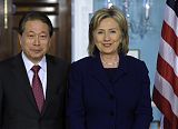 Hillary Clinton and Yu Myung-hwan