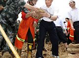 Wen Jiabao Visits Flood Zone