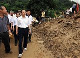 Wen Jiabao Visits Flood Zone