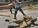 Kashmiri Muslims Battle India Police