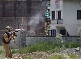 Kashmiri Muslims Battle India Police